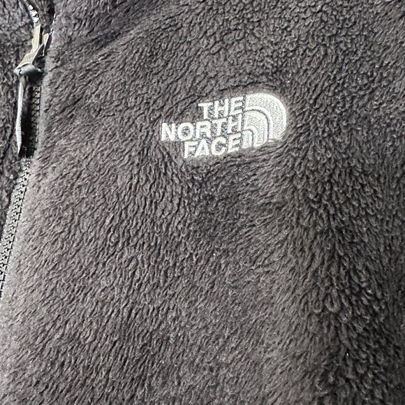 Women’s North Face Osito jacket. Size large. Color: black. - Picture 3 of 4